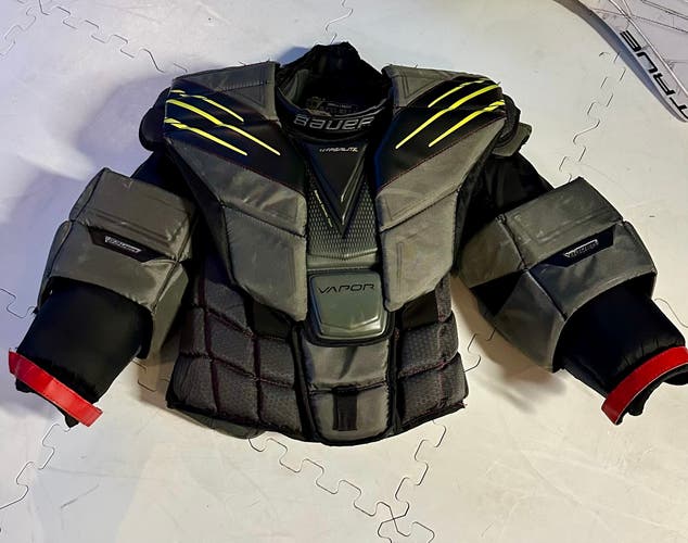 Used Bauer Hyperlite Goalie Chest Protector Senior Size Small