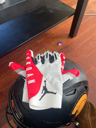 White Adult Large Jordan Gloves