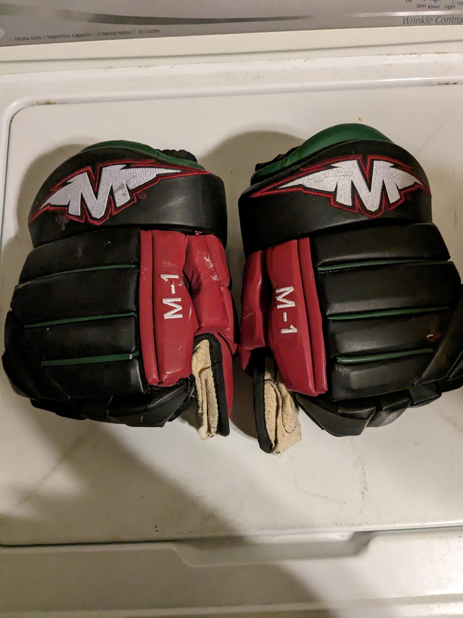 Mission M1 Gloves 14" Pro Stock
