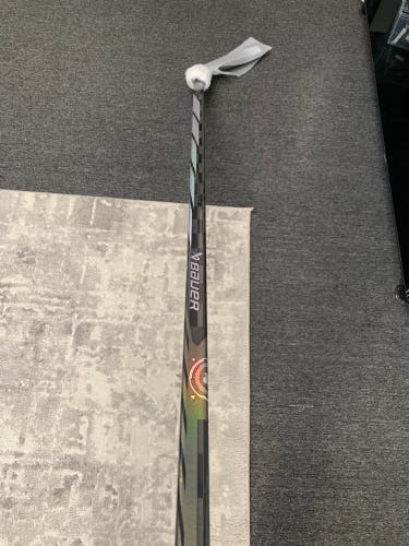 P92 77 Flex Right Senior Right Handed Proto-R Hockey Stick