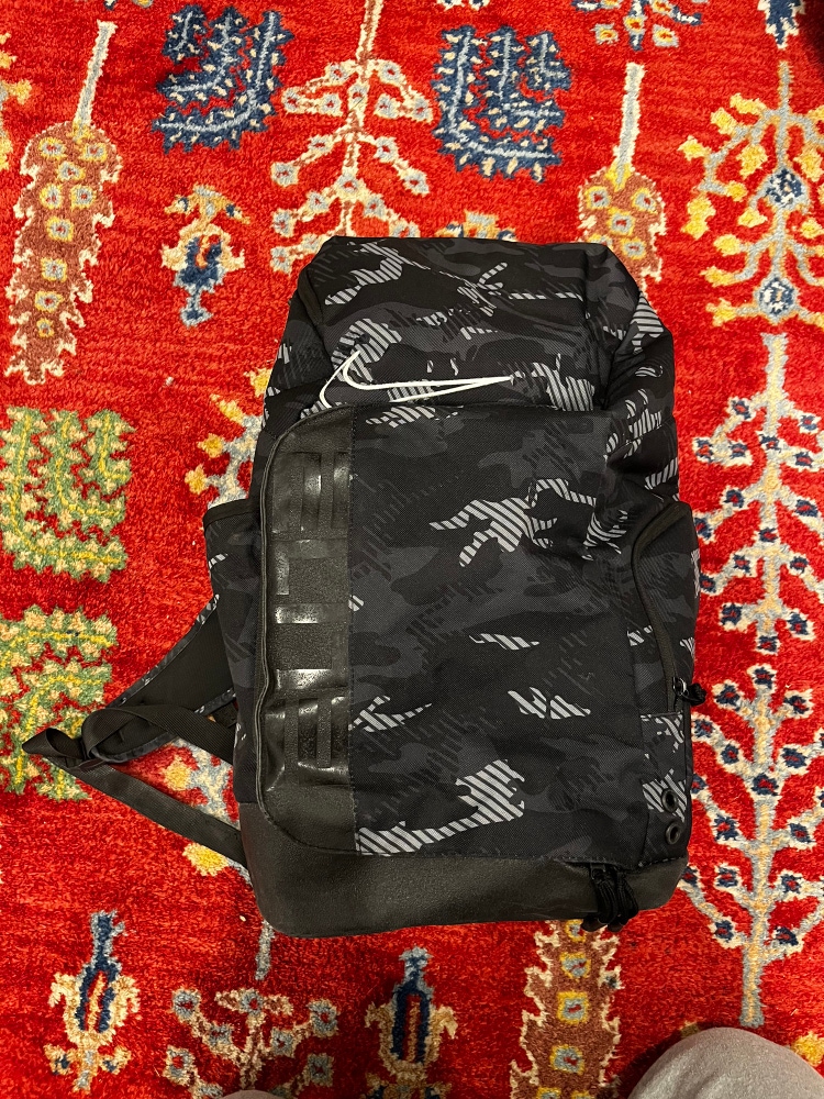 Black Used Large/Extra Large Nike Backpack