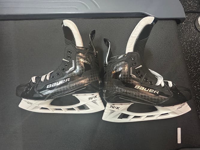 Senior New Bauer Supreme Hockey Skates Regular Width Pro Stock 8