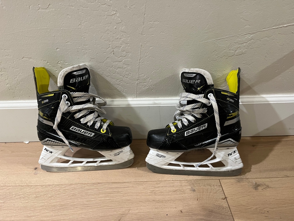 Junior Bauer Supreme S35 Hockey Skates Regular Width Size 1.5