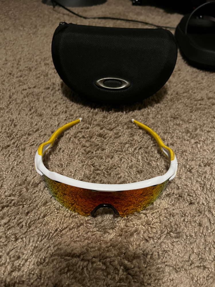 Unisex One Size Fits All Oakley Sunglasses