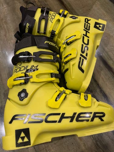 Like New Fischer RC4 Podium 90 Ski Boots (Used Approx 10 DAYS)