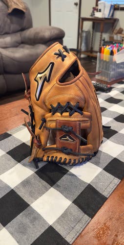 11.75 Mizuno Global Elite ($300 MSRP)