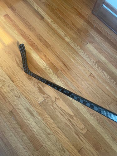 New PRO Hockey Stick - Right, P10 (Giroux), 70 Flex