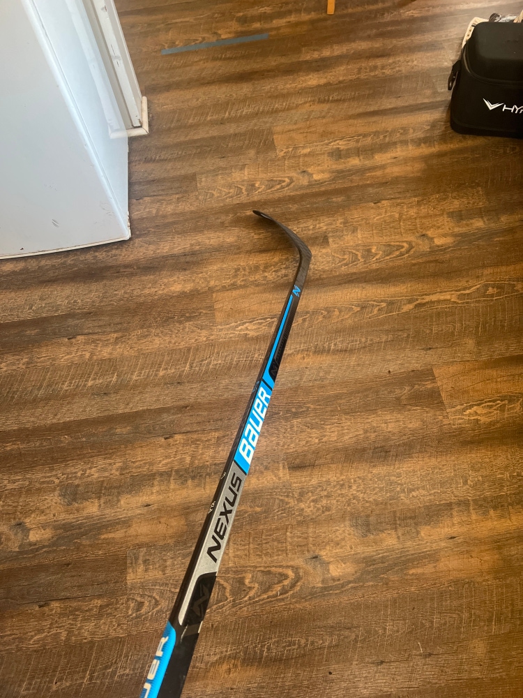 Used Right Handed P28 Team Nexus Hockey Stick