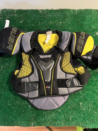 Used Large/Extra Large Bauer Supreme 1S Shoulder Pads