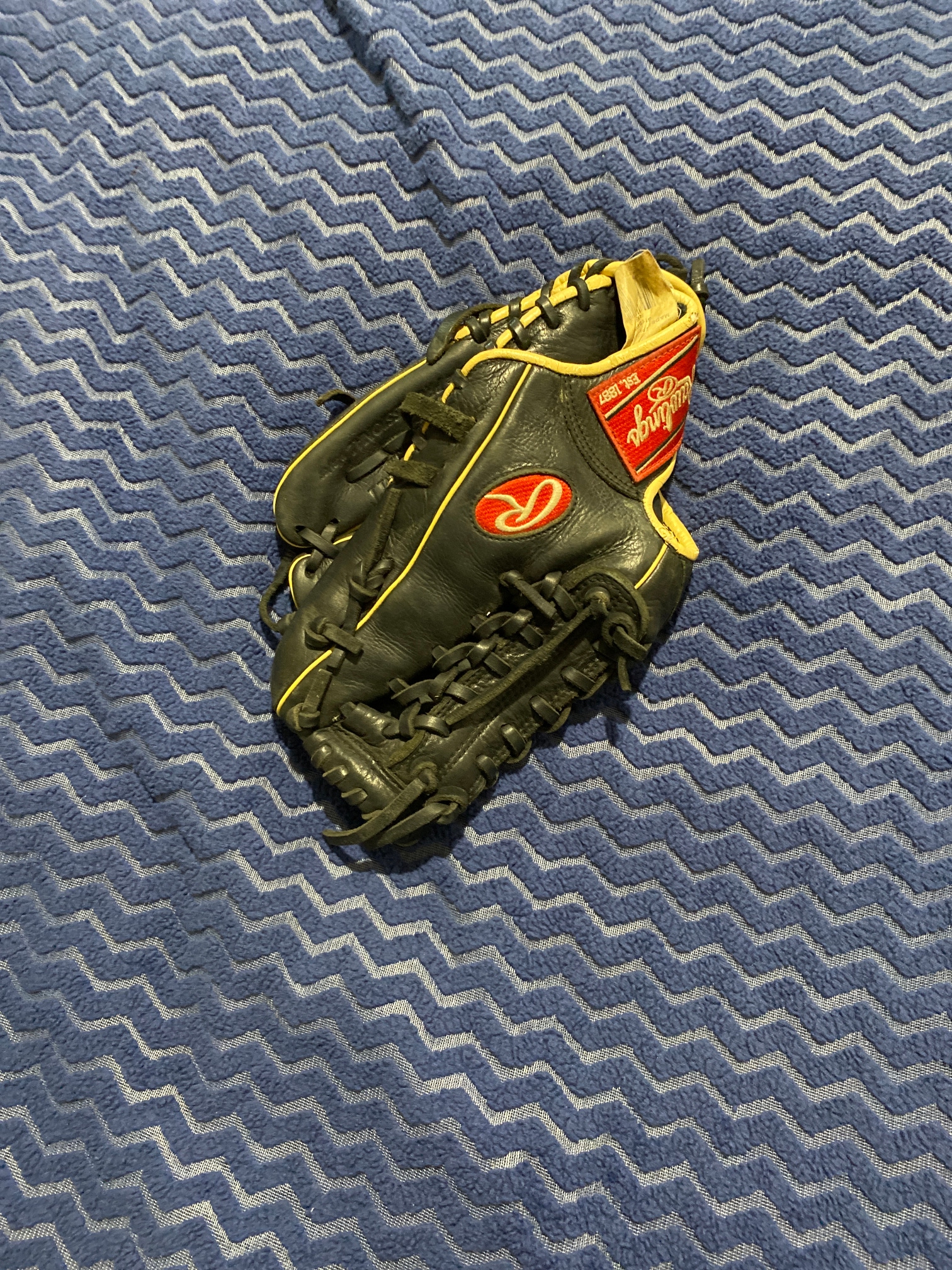 Used 2015 Rawlings Right Hand Throw Infield Gamer Baseball Glove 11.5"