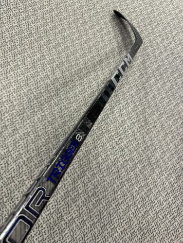 CCM Trigger 8 55 flex P28 curve right hand stick