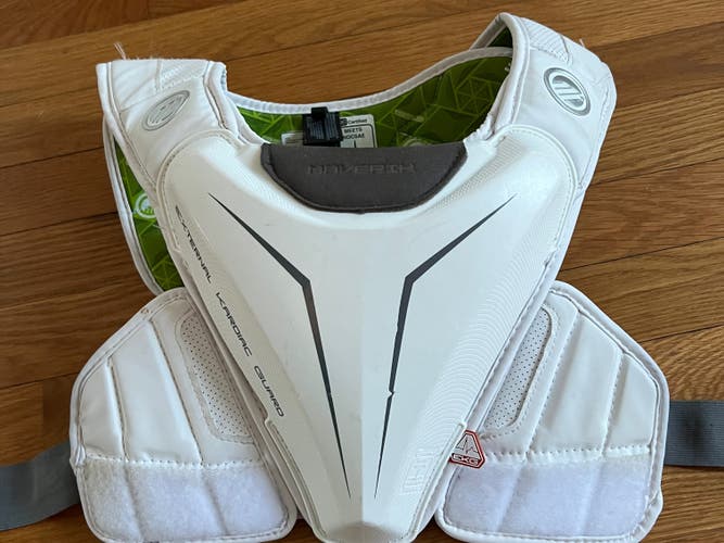 Adult Medium Maverik M5 EKG Lacrosse Chest Protector