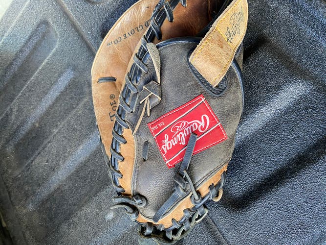 Rawlings right hand throw catchers glove