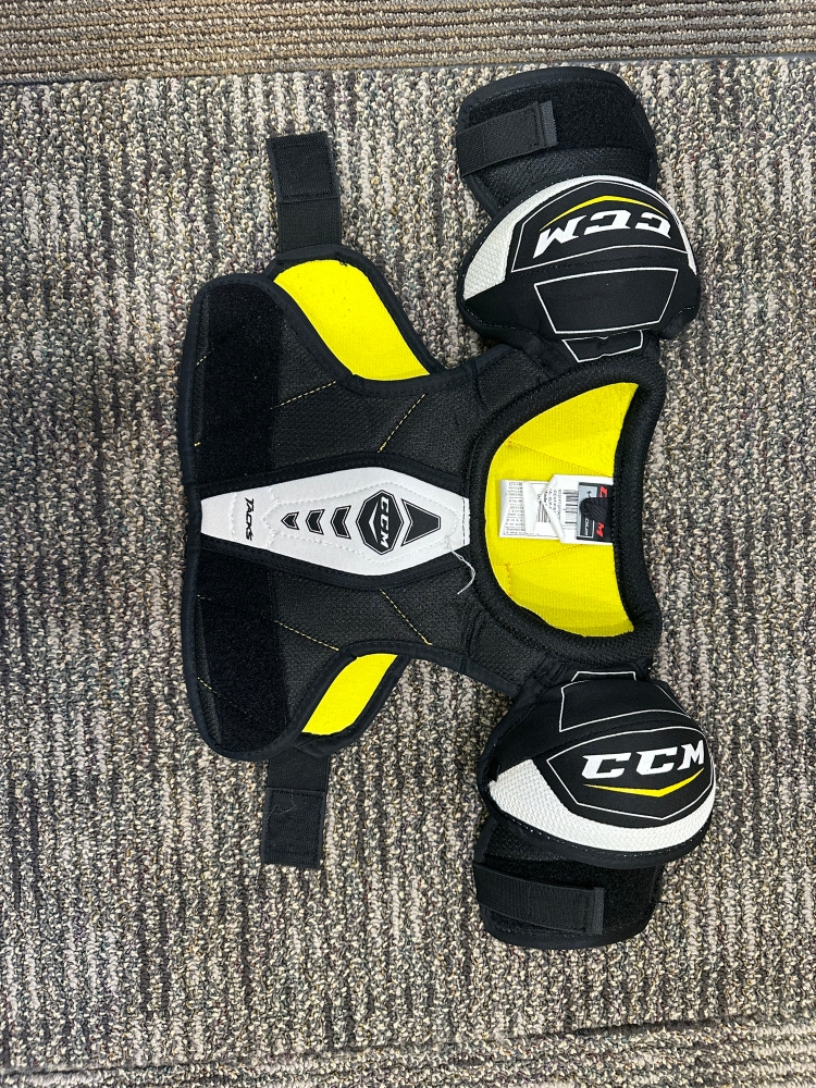 Used But Like New Youth Medium CCM Tacks Shoulder Pads