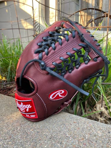 Like New Rawlings Heart of the Hide 11.5” RHT Baseball Glove