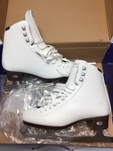 Riedell Emerald Ladies Size 7 1/2 Med Figure Skate