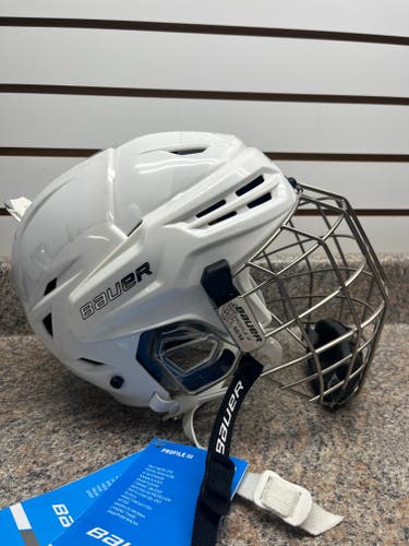 New Medium Bauer Re-Akt 95 Helmet