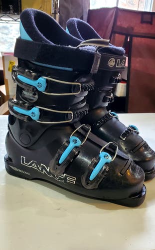Kid's Lange ski boots kids size 4-4.5/268mm.All Mountain Ski Boots Medium Flex