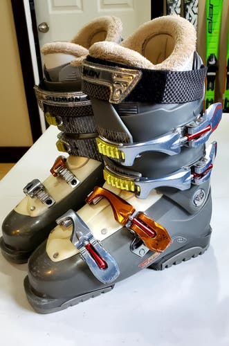 Used Women's Salomon All Mountain Ski Boots Medium Flex
