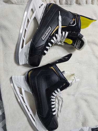 Used Senior Bauer Supreme S25 Hockey Skates Regular Width 11
