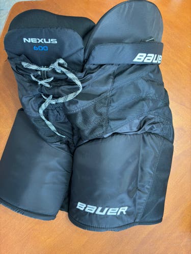 Senior Large Bauer  Nexus 600 Hockey Pants