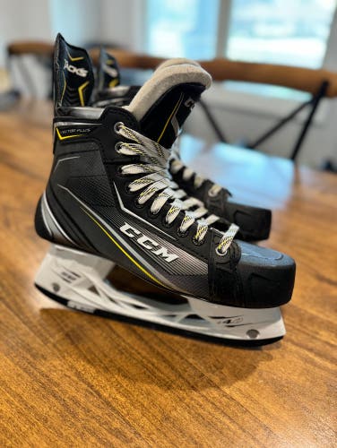 Used CCM Regular Width 8.5 Tacks Vector Plus Hockey Skates