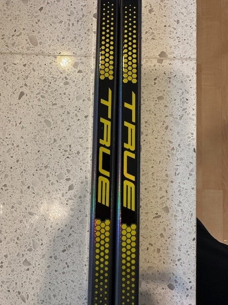 Senior New Right Handed True Catalyst 7X Hockey Stick P28