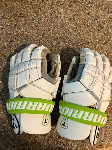 Warrior “True” lacrosse goalie gloves