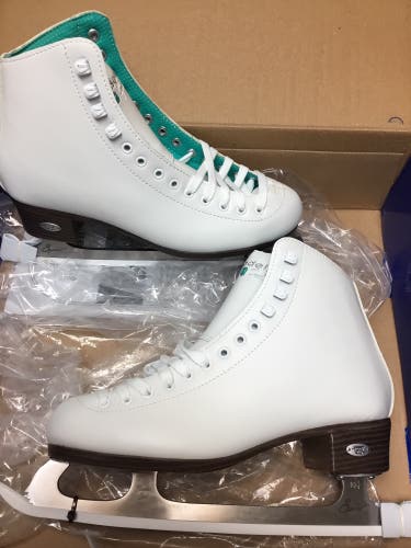 Riedell Opal Ladies Size 8 Med Figure Skate