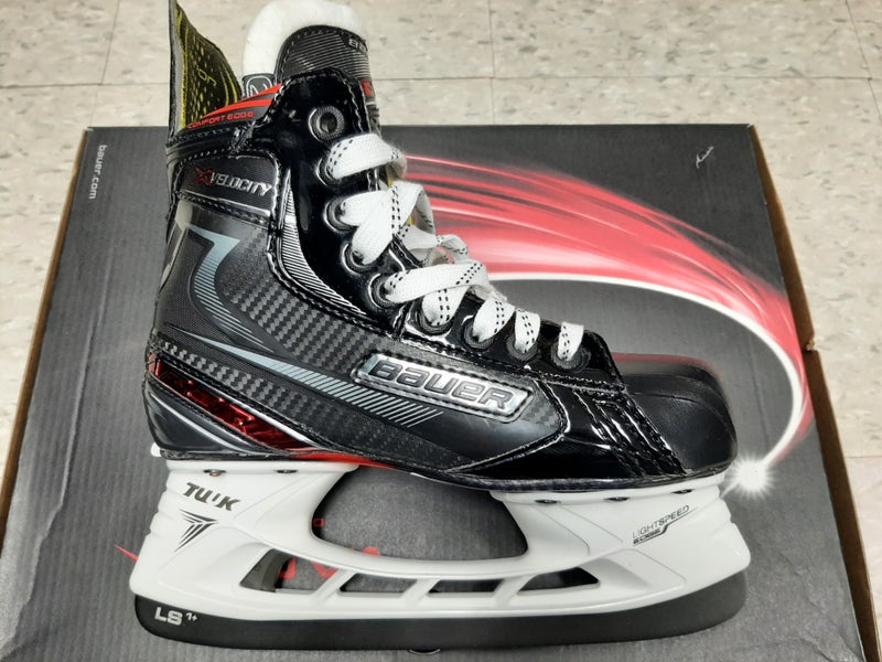 New Bauer Vapor XVelocity Hockey Skates Extra Wide Width Size 2