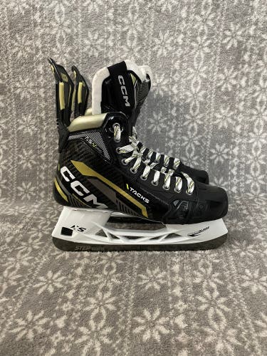 Like New Senior CCM AS-V Pro Hockey Skates Size 8 Regular
