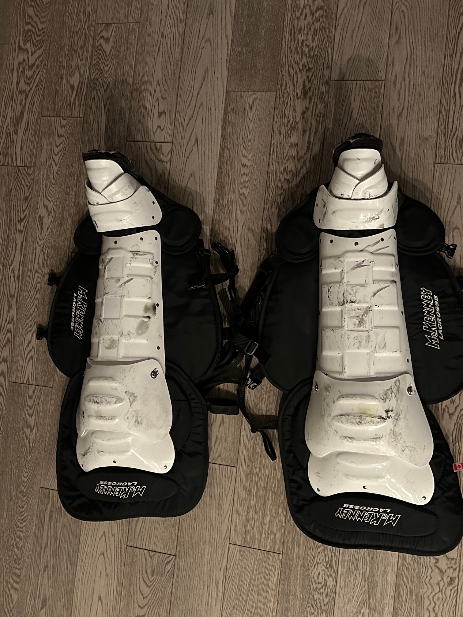 Used Mckenney 18in leg pads