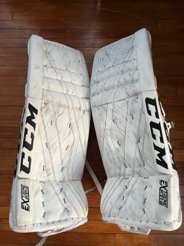 33"+1” CCM Extreme Flex lll Goalie Leg Pads