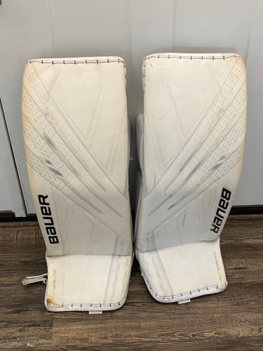 Senior Medium (34+”) Bauer Hyperlite Goalie Pads