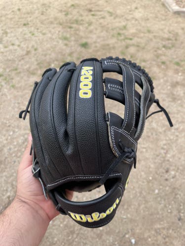 New Right Hand Throw 12" A2000 dw5 Baseball Glove