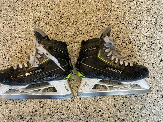 Bauer Regular Width  Size 3 Elite Hockey Goalie Skates