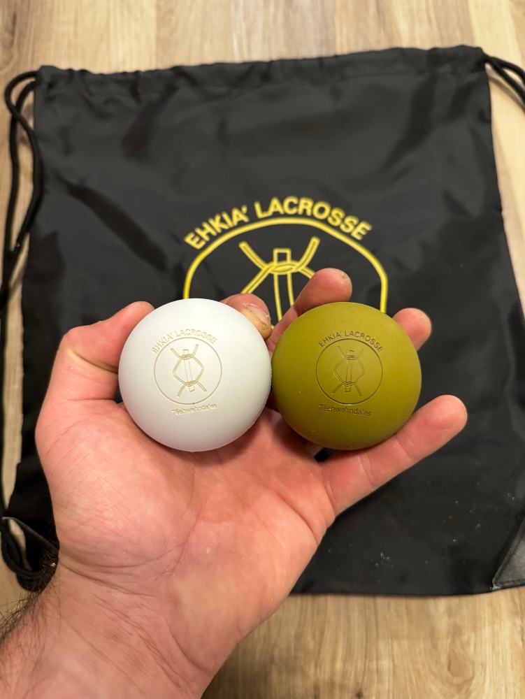 6 lacrosse balls with a bag