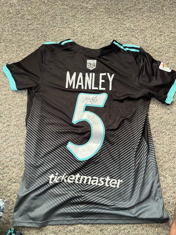 Game worn & signed Mike Manley Jersey N Shorts