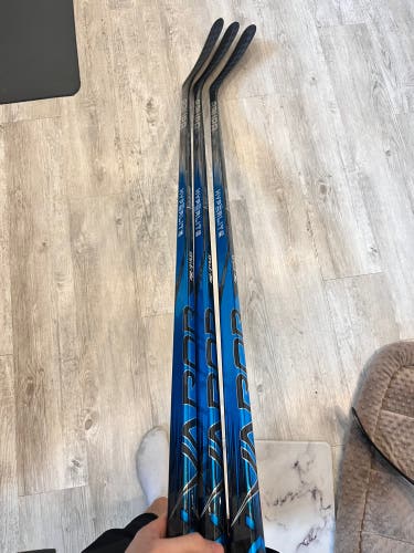3 New Right Handed P92 blue Vapor Hyperlite 2 Hockey Stick