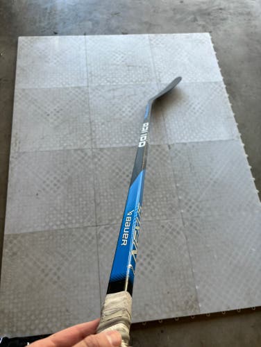Senior Right Handed P92M Pro Stock Nexus League Hockey Stick
