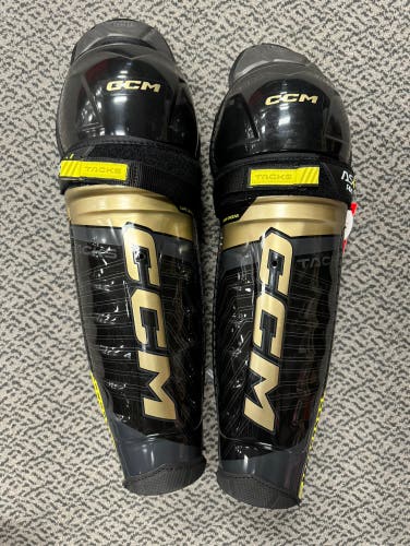 CCM Tacks AS-V Pro 16” shin pads