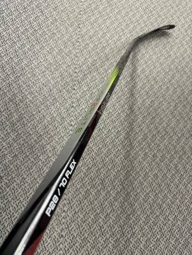 Bauer Hyperlite 2 70 flex P28 curve left hand stick