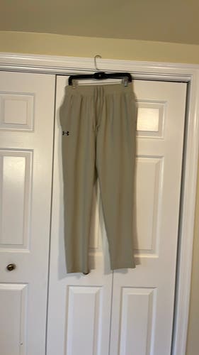 Men's Under Armour Lightweight Tan Fitted Pants - Size LG