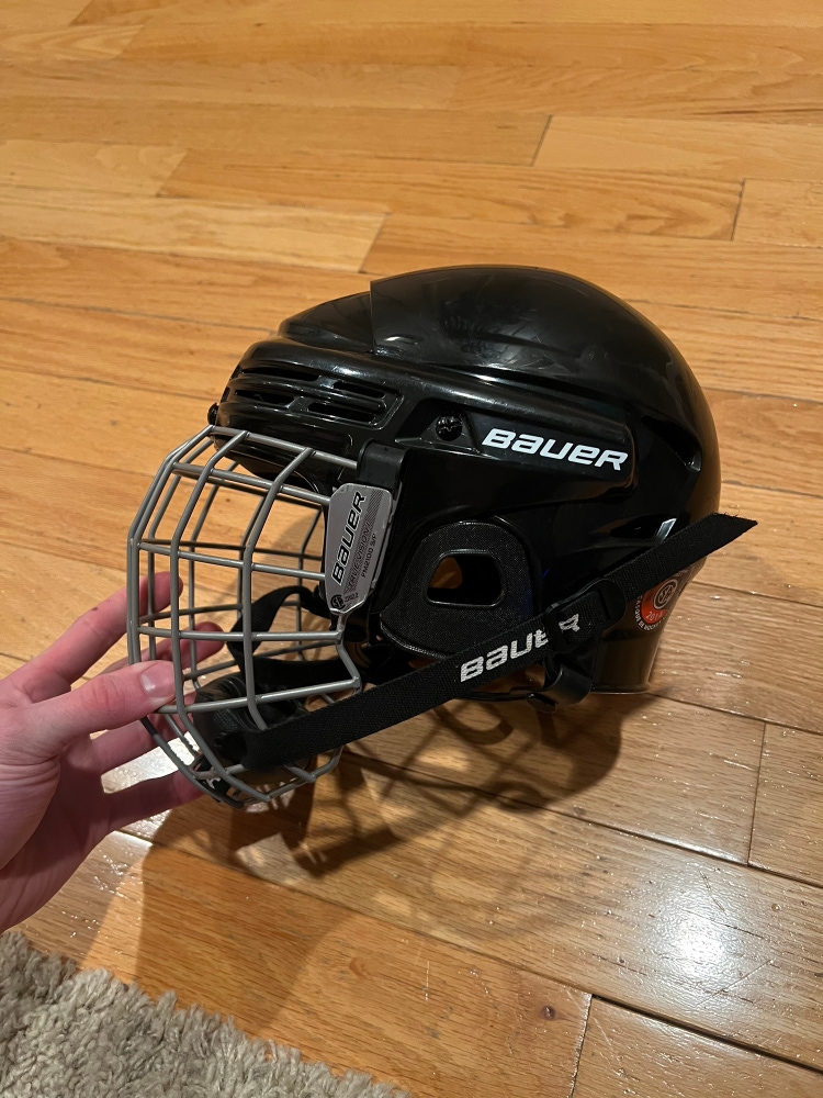 Small Bauer 2100 Helmet Small (used)