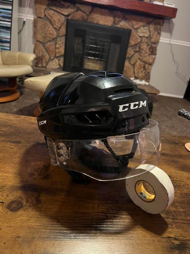 New Medium CCM FL500 Helmet