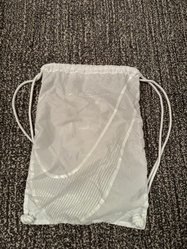 NIKE 2-Pack Drawstring Shoe Bags: Men's 10.5