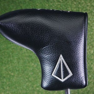 PYRAMID PUTTERS BLADE PUTTER GOLF HEADCOVER