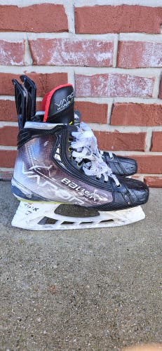 Used Senior Bauer Vapor Hyperlite Hockey Skates Size  7
