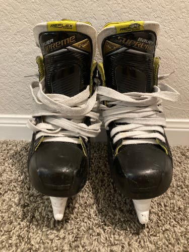 Senior Bauer Regular Width 8 Supreme Comp Hockey Skates