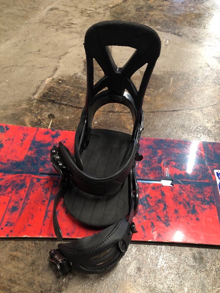 Used 148cm Burton Descendant Snowboard With Burton Custom Bindings